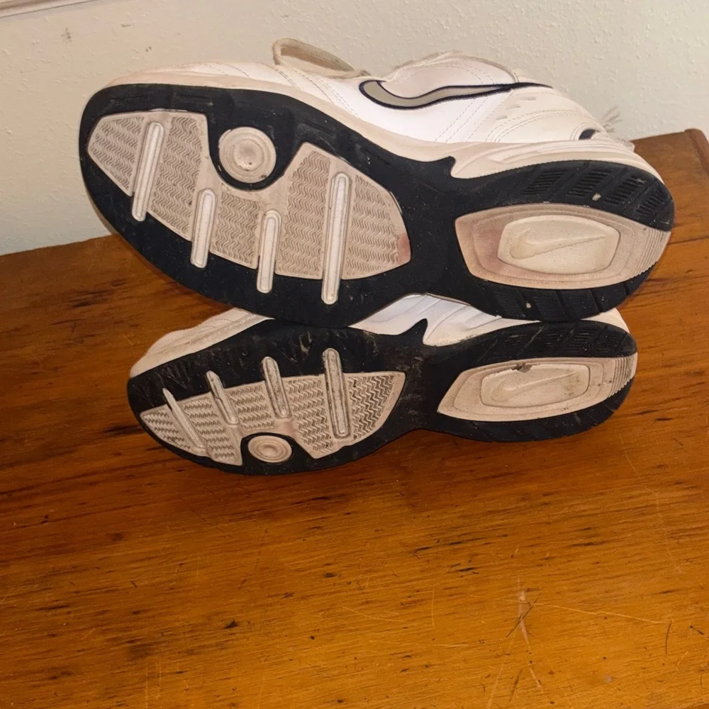 Nike Air Monarch IV White and Navy Sneakers Men’s size 11.5 good condition. - Picture 6 of 6